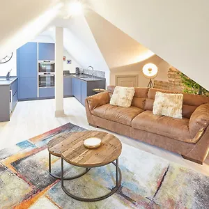 Host & - 9 Highfield House Apartment