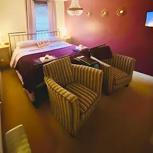 Modern Ground Floor With Free Parking Very Near Centre Apartment
